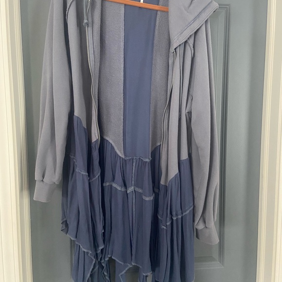 Free People Hooded sweatshirt, 2 tone flowy bottom - Picture 2 of 4